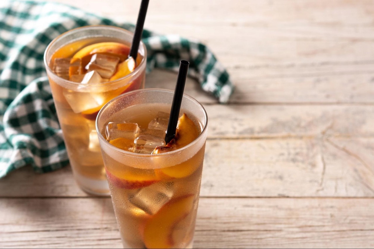 Two glasses of iced tea